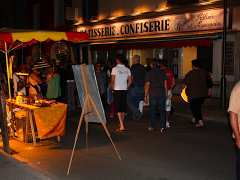 Foto marché nocturne de la gastronomie et de l' artisanat