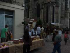 фотография de marché nocturne de la gastronomie et de l' artisanat