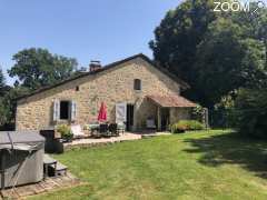 фотография de Gite Cantal à la ferme avec JACUZZI et Pêche Privée- WIFI