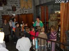 Foto Visites guidées de la basilique Notre Dame d'Orcival pour les enfants