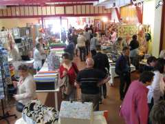 photo de Marché autour du fil et puces des couturières