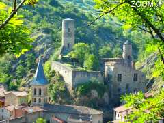 foto di Visite du patrimoine classé à Saint-Floret - Château XIII - Site archéologique du Chastel - Chapelle du XIIème siècle - Ossuaire - tombes rupestres....